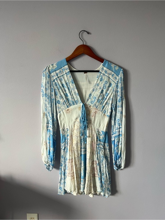 Free People Dresses & Skirts - Free People Blue and Cream Floral Long Sleeve Mini Dress